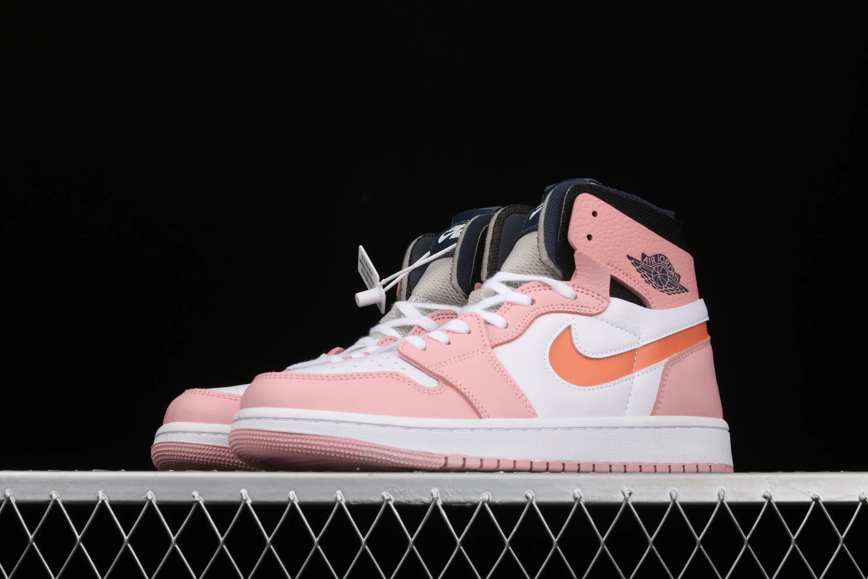 All categories Air Jordan Jordan series basketball shoes Air Jordan 1 High G version Air Jordan 1 Zoom Air CMFT AJ1 Joe 1 pink glaze Sakura pink high-top basketball shoes CT0979-601